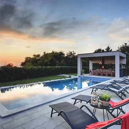 Dom wakacyjny Villa2m Smoljanci
