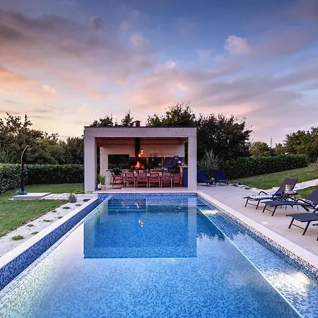 Villa2m Dom wakacyjny Smoljanci
