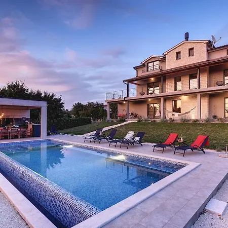 Vakantiehuis Villa2m Smoljanci